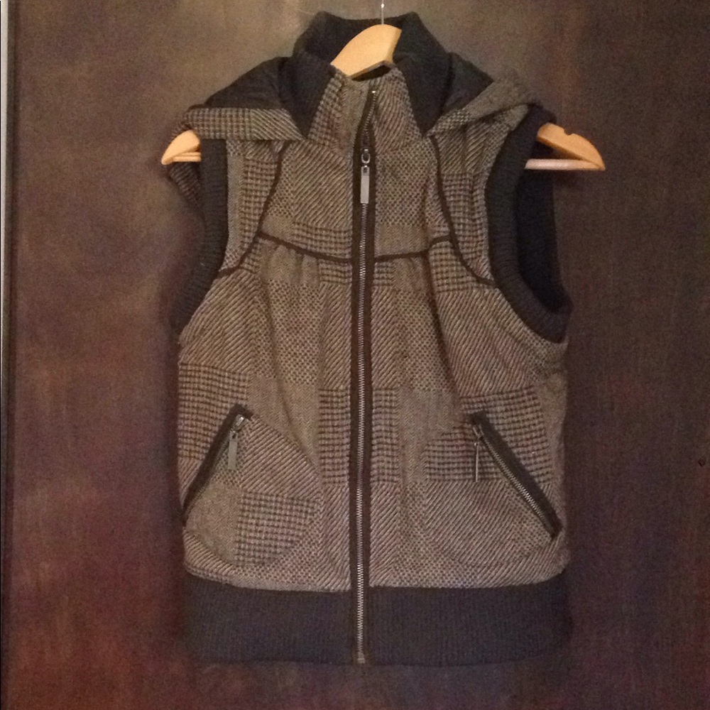 BKE from Buckle, quilted, sweater vest